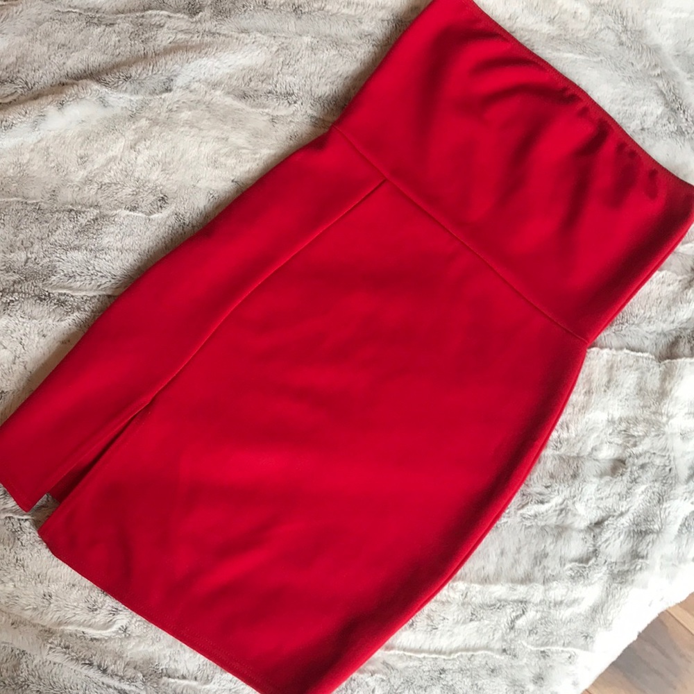 Strapless red dress with slit